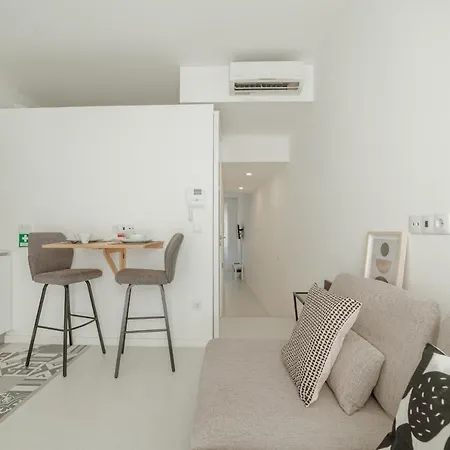 Modern Campanha Terrace Apartment *